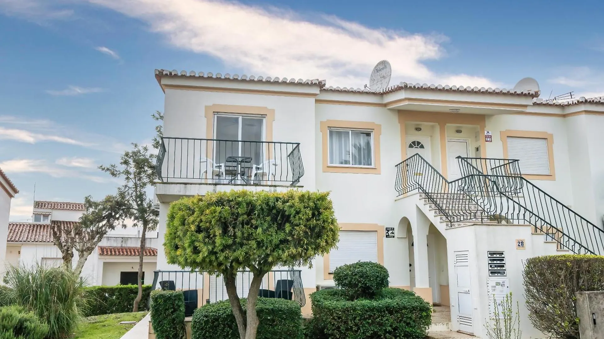 Oasis Park 2 Bedroom Top Floor Apartment At72 Portimao 0*,