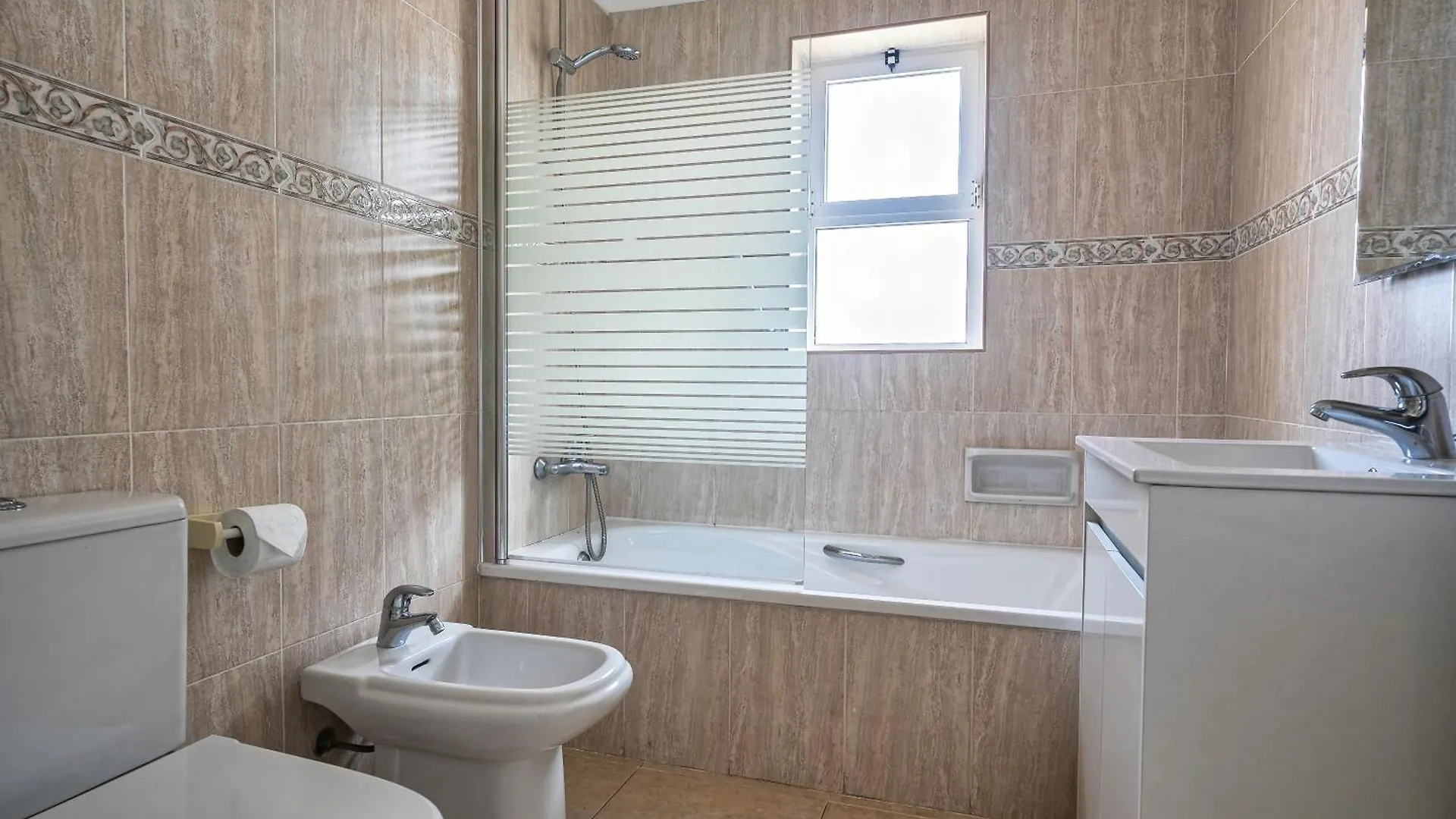 Oasis Park 2 Bedroom Top Floor Apartment At72 Portimao