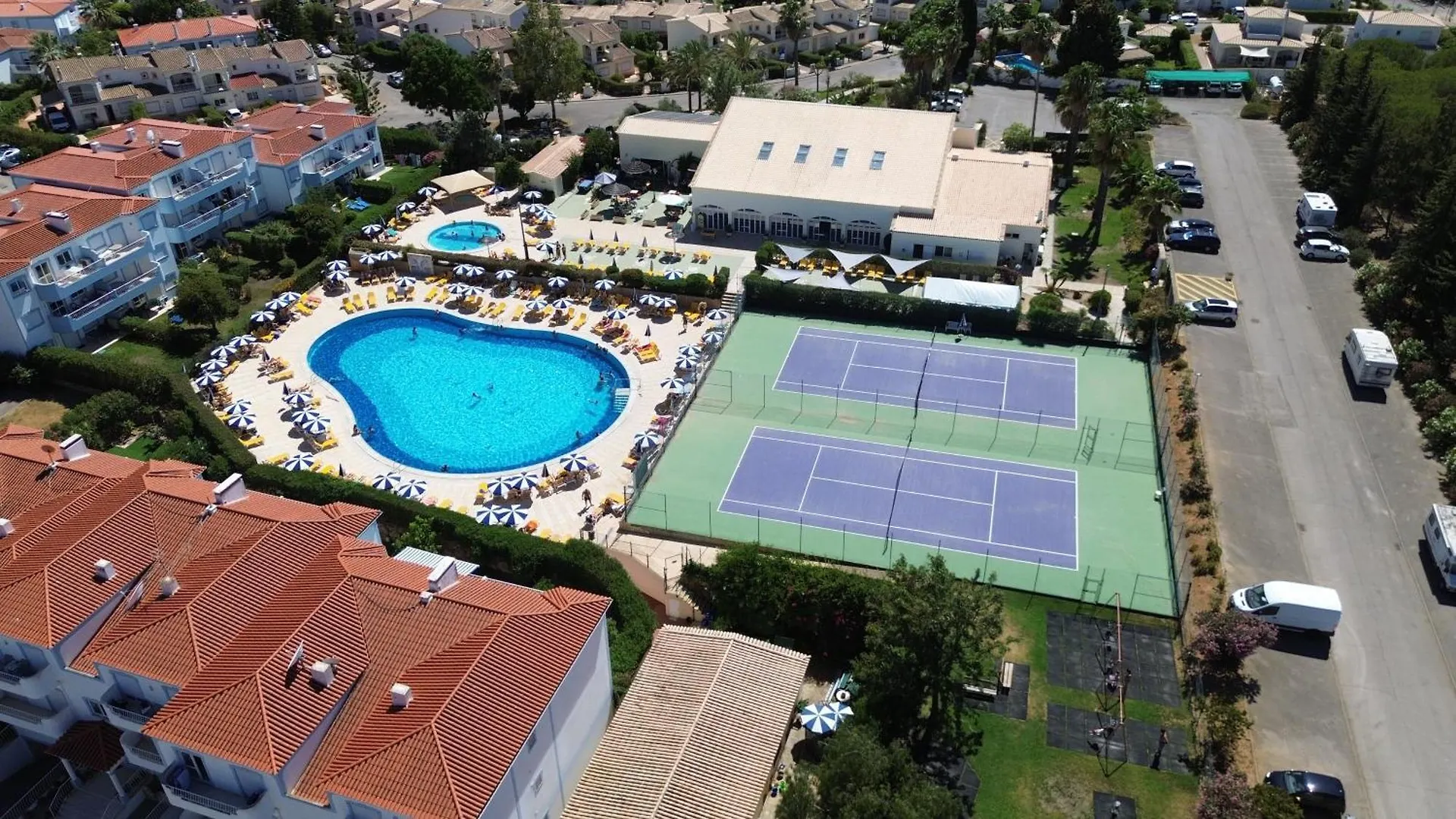 Oasis Park 2 Bedroom Top Floor Apartment At72 contacts